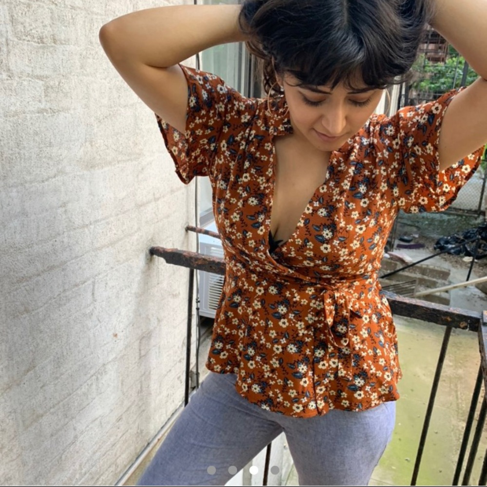 Beautiful Monteau faux wrap top